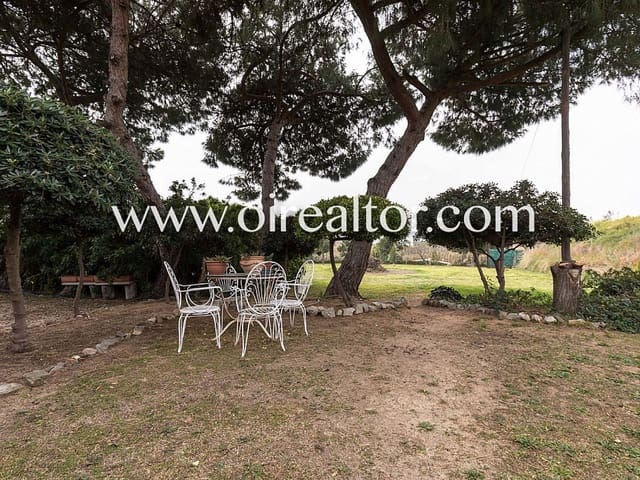 5 bedroom Townhouse for sale in Mataró with garage - € 1,550,000 (Ref: 9203609)