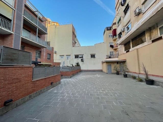 1 bedroom Flat for sale in Sants, Barcelona city - € 285,000 (Ref: 9203621)