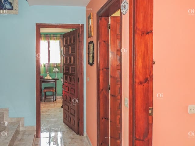 4 bedroom Townhouse for sale in Roca Grossa, Lloret de Mar - € 220,000 (Ref: 9203626)