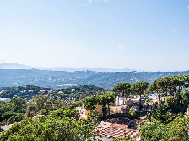 4 bedroom Townhouse for sale in Roca Grossa, Lloret de Mar - € 220,000 (Ref: 9203626)