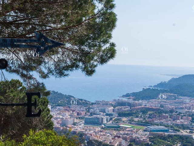 4 bedroom Townhouse for sale in Roca Grossa, Lloret de Mar - € 220,000 (Ref: 9203626)