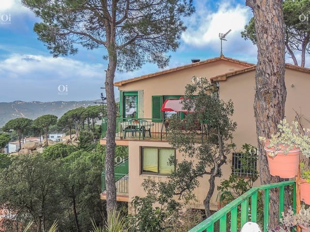 4 bedroom Townhouse for sale in Roca Grossa, Lloret de Mar - € 220,000 (Ref: 9203626)