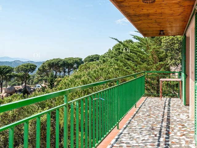 4 bedroom Townhouse for sale in Roca Grossa, Lloret de Mar - € 220,000 (Ref: 9203626)