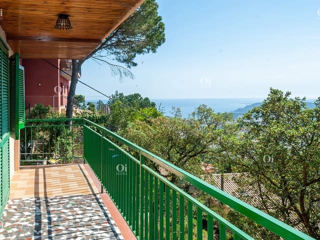 4 bedroom Townhouse for sale in Roca Grossa, Lloret de Mar - € 220,000 (Ref: 9203626)