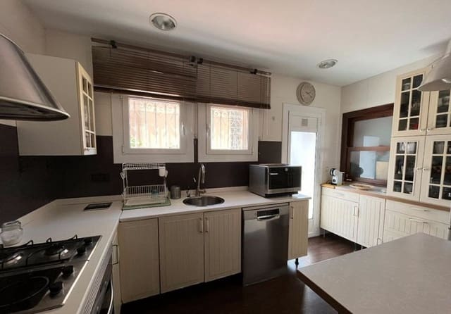 Piso de 8 habitaciones en Castelldefels en venta - 890.000 € (Ref: 9203639)