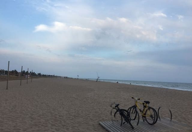 Piso de 8 habitaciones en Castelldefels en venta - 890.000 € (Ref: 9203639)