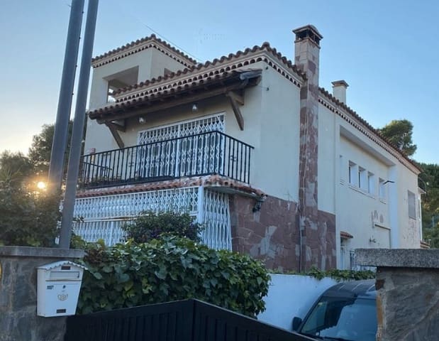 Piso de 8 habitaciones en Castelldefels en venta - 890.000 € (Ref: 9203639)