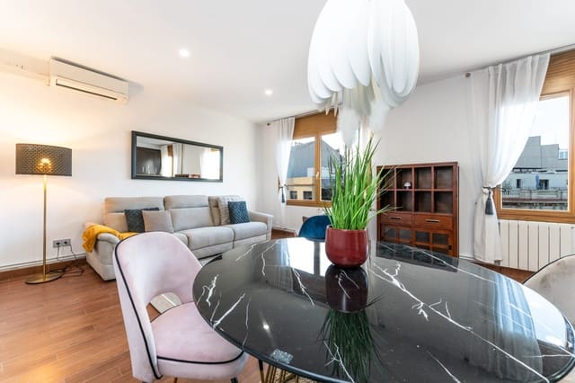 1 bedroom Penthouse for rent in L'Antiga Esquerra de L'Eixample, Barcelona city - € 1,650 (Ref: 9203652)