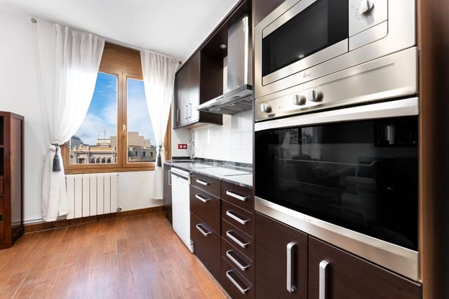 1 bedroom Penthouse for rent in L'Antiga Esquerra de L'Eixample, Barcelona city - € 1,650 (Ref: 9203652)