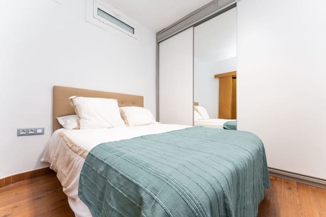 1 bedroom Penthouse for rent in L'Antiga Esquerra de L'Eixample, Barcelona city - € 1,650 (Ref: 9203652)