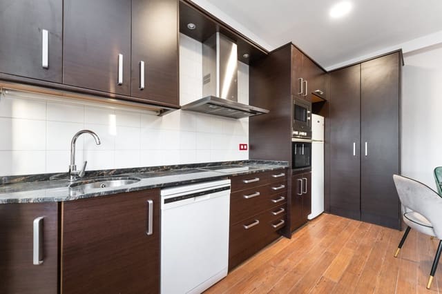 1 bedroom Penthouse for rent in L'Antiga Esquerra de L'Eixample, Barcelona city - € 1,650 (Ref: 9203652)