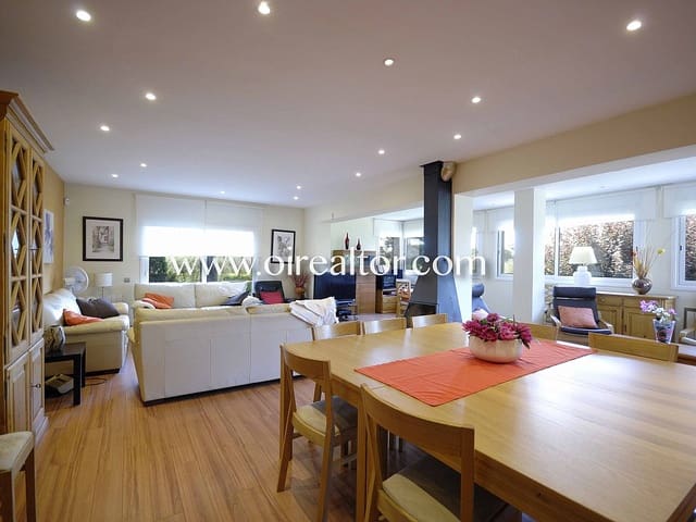 6 bedroom Townhouse for sale in Sant Antoni de Vilamajor with garage - € 490,000 (Ref: 9203670)