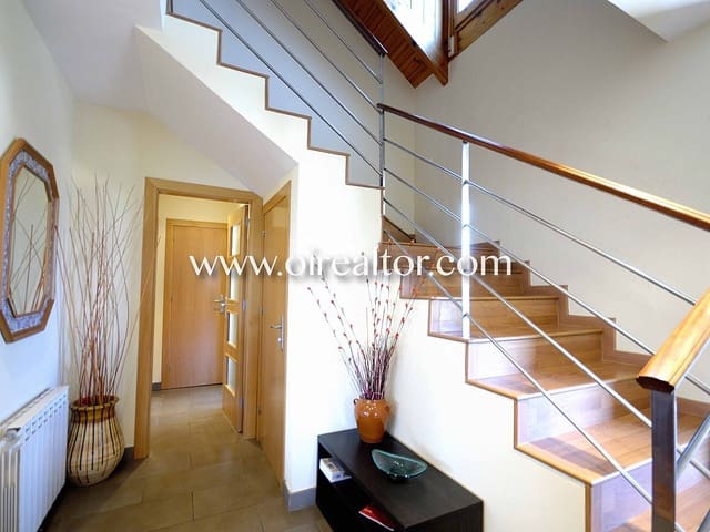6 bedroom Townhouse for sale in Sant Antoni de Vilamajor with garage - € 490,000 (Ref: 9203670)