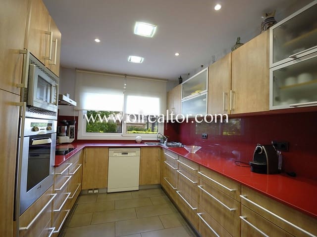 6 bedroom Townhouse for sale in Sant Antoni de Vilamajor with garage - € 490,000 (Ref: 9203670)