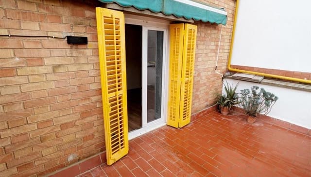 3 bedroom Flat for sale in El Guinardó, Barcelona city - € 429,000 (Ref: 9203690)