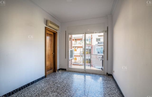 3 bedroom Flat for sale in La Sagrada Família, Barcelona city - € 299,000 (Ref: 9203709)