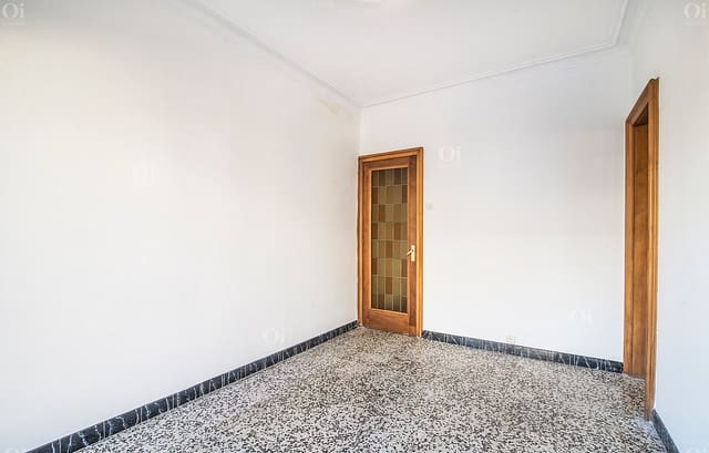 3 bedroom Flat for sale in La Sagrada Família, Barcelona city - € 299,000 (Ref: 9203709)