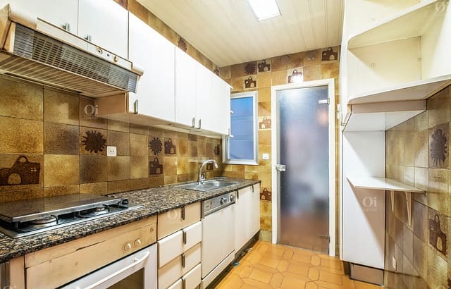 3 bedroom Flat for sale in La Sagrada Família, Barcelona city - € 299,000 (Ref: 9203709)