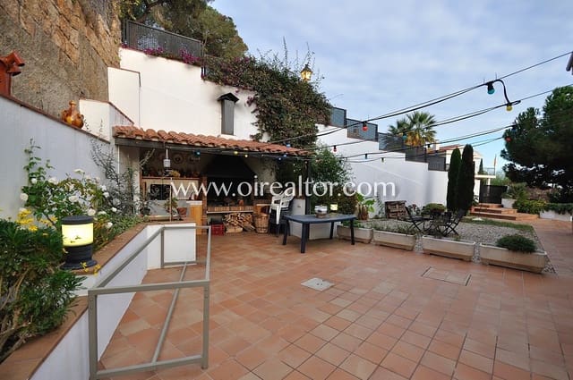 4 bedroom Townhouse for sale in Arenys de Munt with pool garage - € 475,000 (Ref: 9203733)