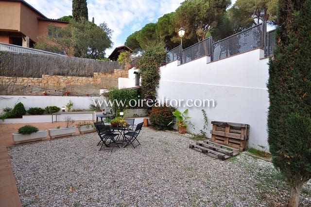 4 bedroom Townhouse for sale in Arenys de Munt with pool garage - € 475,000 (Ref: 9203733)