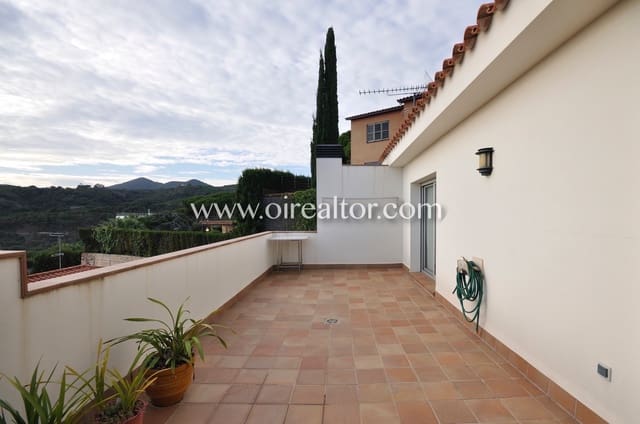 4 bedroom Townhouse for sale in Arenys de Munt with pool garage - € 475,000 (Ref: 9203733)