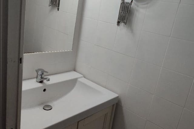 3 bedroom Flat for sale in El Guinardó, Barcelona city - € 282,000 (Ref: 9203746)
