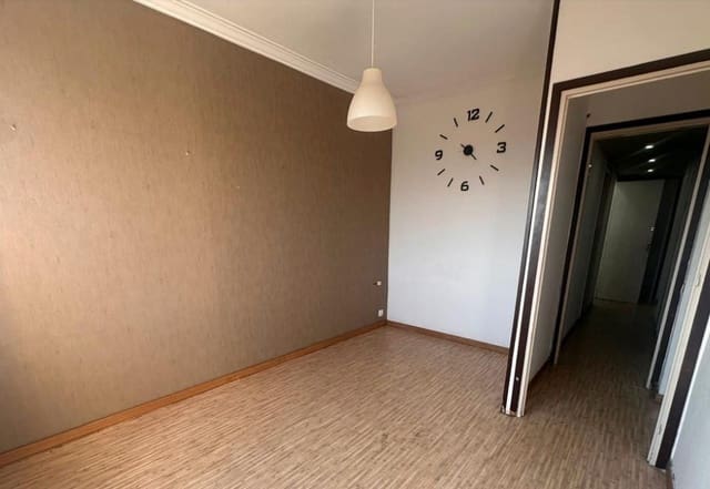 3 bedroom Flat for sale in El Guinardó, Barcelona city - € 282,000 (Ref: 9203746)