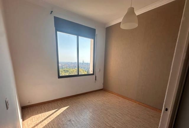 3 bedroom Flat for sale in El Guinardó, Barcelona city - € 282,000 (Ref: 9203746)