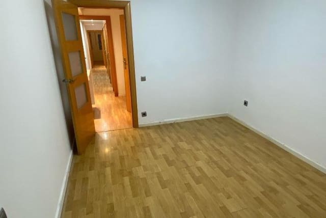 3 bedroom Flat for sale in Can Baró, Barcelona city - € 240,000 (Ref: 9203815)