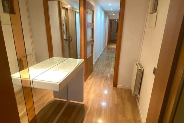 3 bedroom Flat for sale in Can Baró, Barcelona city - € 240,000 (Ref: 9203815)
