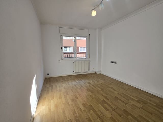 3 bedroom Flat for sale in Can Baró, Barcelona city - € 240,000 (Ref: 9203815)