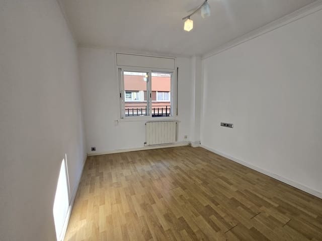 3 bedroom Flat for sale in Can Baró, Barcelona city - € 240,000 (Ref: 9203815)