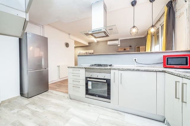 3 bedroom Apartment for rent in La Teixonera, Barcelona city - € 2,200 (Ref: 9203861)