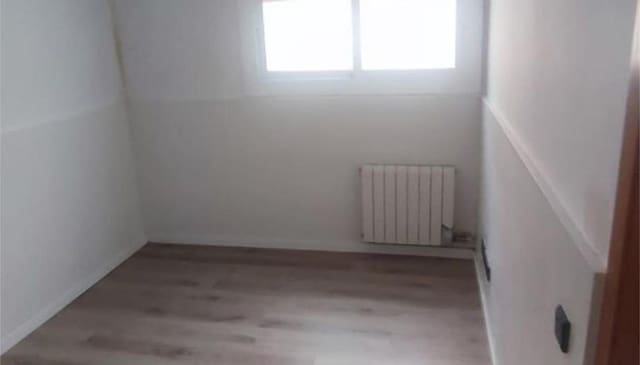 3 bedroom Flat for sale in El Coll, Barcelona city - € 195,000 (Ref: 9203868)