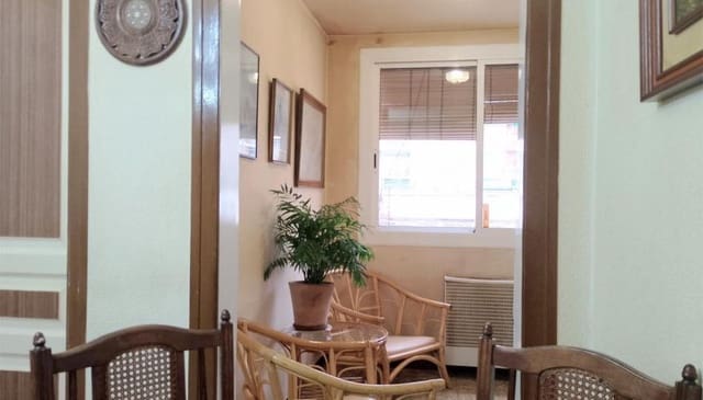 3 bedroom Flat for sale in El Camp d'en Grassot i Gràcia Nova, Barcelona city - € 335,000 (Ref: 9203878)