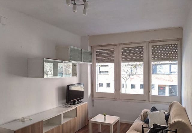 4 bedroom Flat for rent in El Camp d'en Grassot i Gràcia Nova, Barcelona city - € 1,750 (Ref: 9203885)