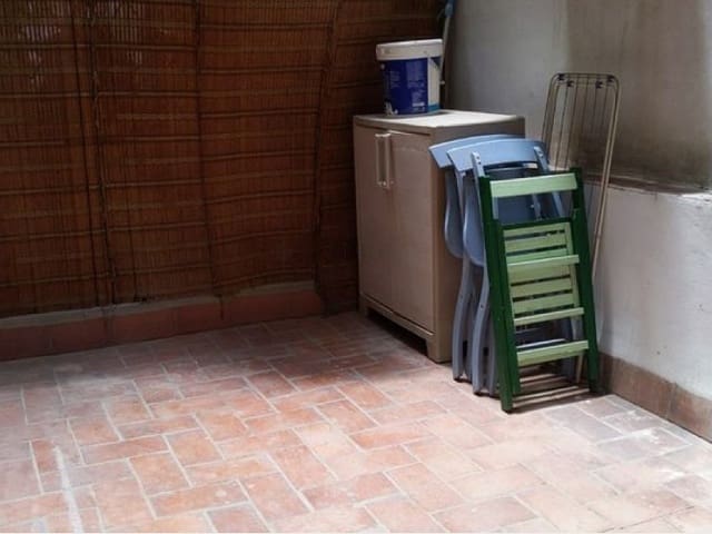4 bedroom Flat for rent in El Camp d'en Grassot i Gràcia Nova, Barcelona city - € 1,750 (Ref: 9203885)