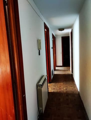 4 bedroom Flat for sale in Ciudad Lineal, Madrid city - € 260,000 (Ref: 9203927)