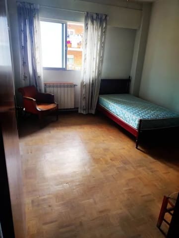 4 bedroom Flat for sale in Ciudad Lineal, Madrid city - € 260,000 (Ref: 9203927)