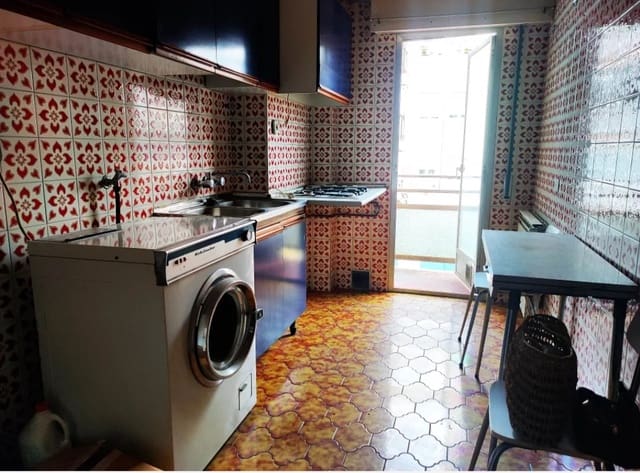 4 bedroom Flat for sale in Ciudad Lineal, Madrid city - € 260,000 (Ref: 9203927)