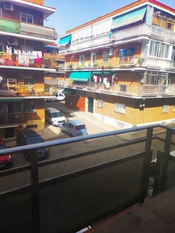 4 bedroom Flat for sale in Ciudad Lineal, Madrid city - € 260,000 (Ref: 9203927)