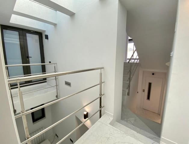 4 bedroom Townhouse for sale in Sant Just Desvern - € 1,100,000 (Ref: 9203930)