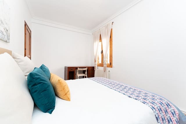 4 sovrum Takvåning att hyra i L'Antiga Esquerra de L'Eixample, Barcelona stad - 2 750 € (Ref: 9203944)