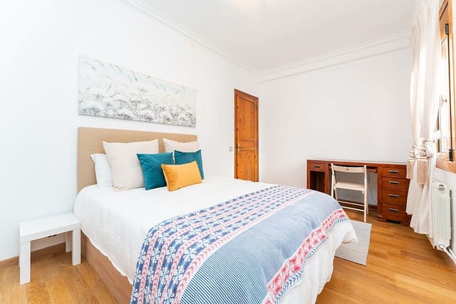 4 sovrum Takvåning att hyra i L'Antiga Esquerra de L'Eixample, Barcelona stad - 2 750 € (Ref: 9203944)