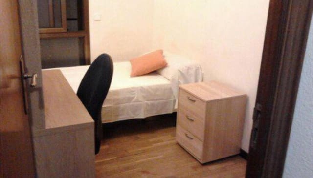 4 bedroom Flat for sale in Sants, Barcelona city - € 460,000 (Ref: 9203968)