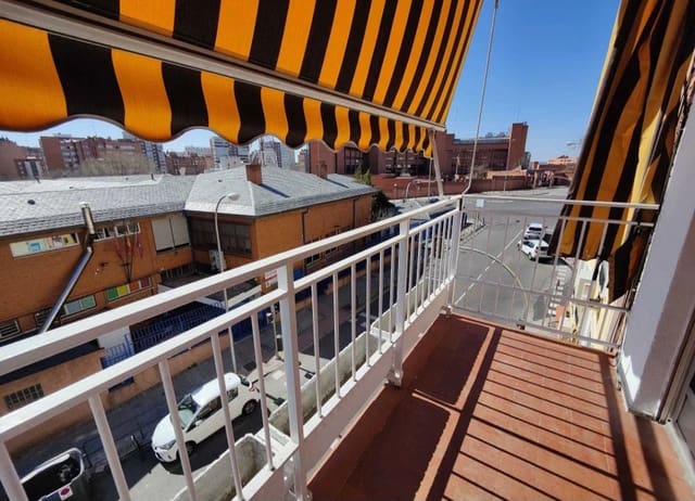 2 bedroom Flat for sale in Tetuán, Madrid city - € 369,000 (Ref: 9203977)