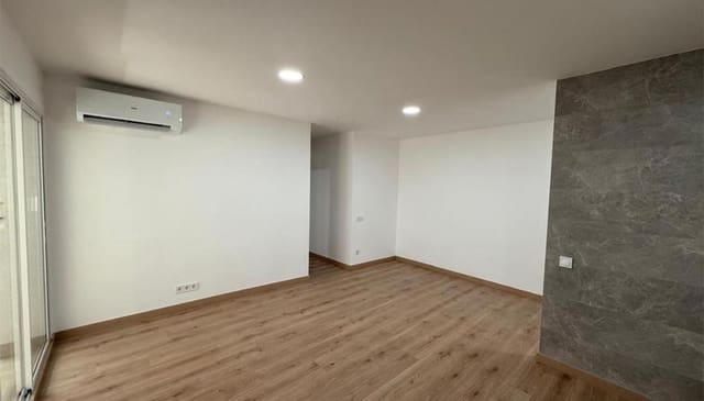 3 bedroom Flat for sale in El Carmel, Barcelona city - € 260,000 (Ref: 9203990)
