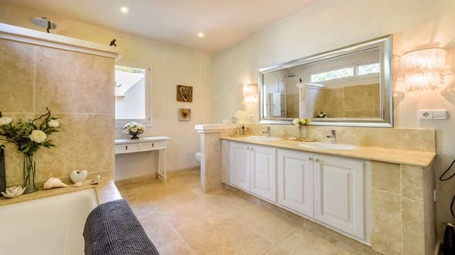 6 bedroom Townhouse for sale in Santa Gertrudis de Fruitera, Santa Eulalia / Santa Eularia - € 2,650,000 (Ref: 9203991)