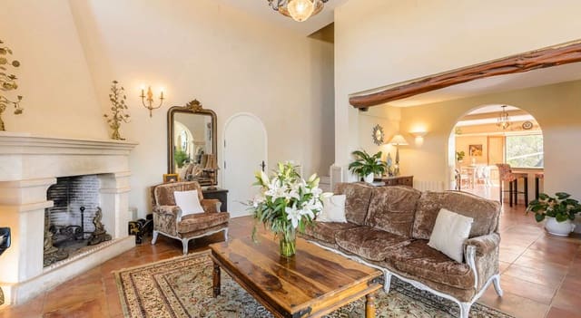 6 bedroom Townhouse for sale in Santa Gertrudis de Fruitera, Santa Eulalia / Santa Eularia - € 2,650,000 (Ref: 9203991)