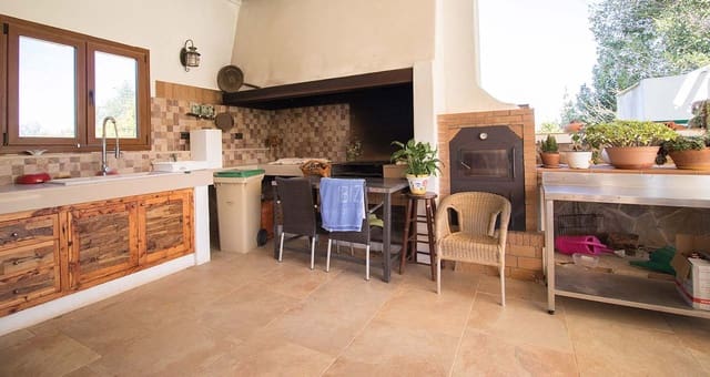 5 bedroom Townhouse for sale in Sant Joan de Labritja with garage - € 2,650,000 (Ref: 9203992)